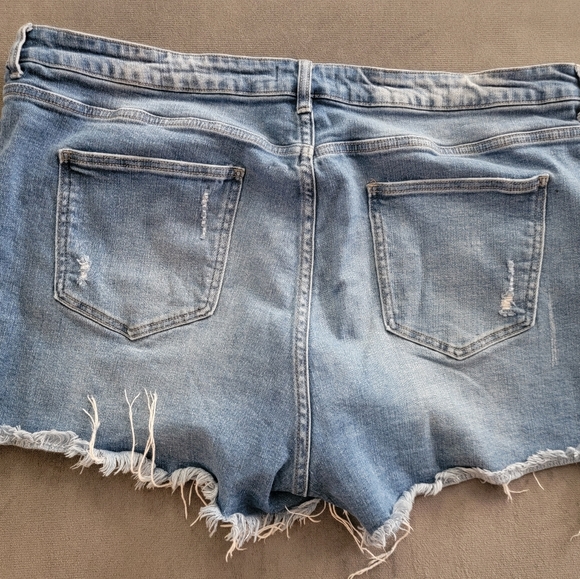 Glitzy girl distressed denim shorts - Picture 2 of 4